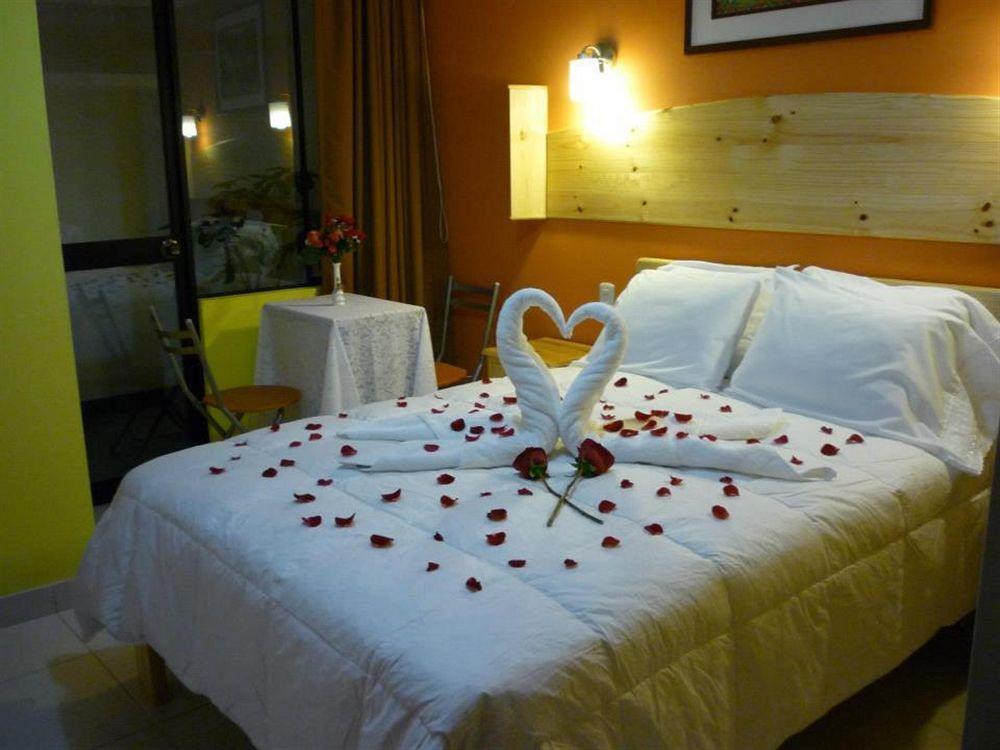 Hotel Savoy Ика Екстериор снимка