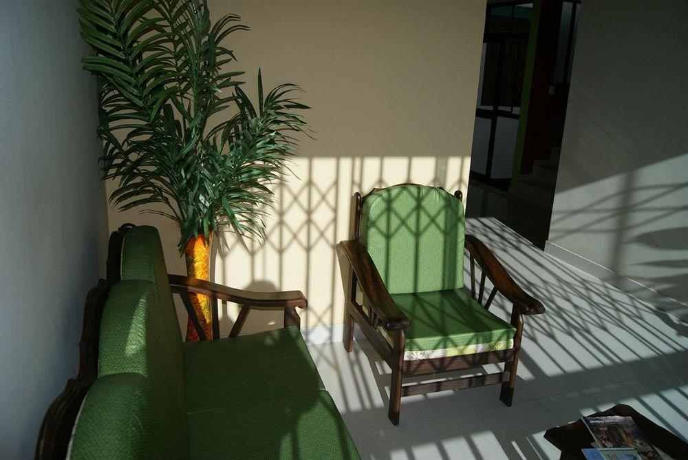 Hotel Savoy Ика Екстериор снимка