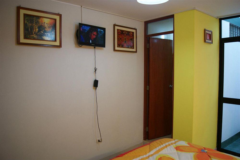 Hotel Savoy Ика Екстериор снимка
