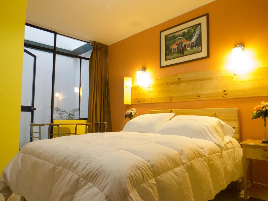Hotel Savoy Ика Екстериор снимка
