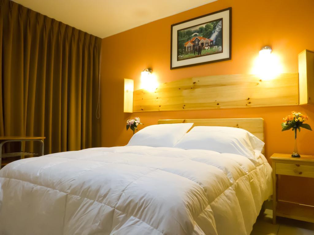 Hotel Savoy Ика Екстериор снимка