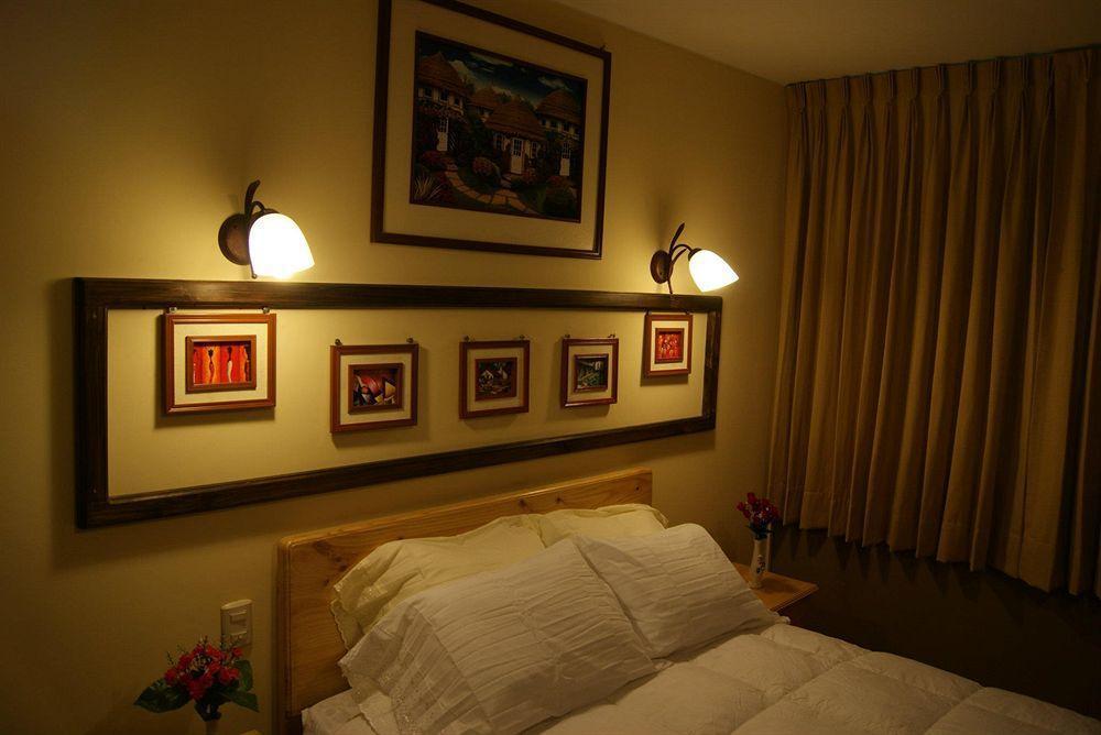 Hotel Savoy Ика Екстериор снимка