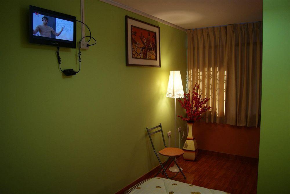 Hotel Savoy Ика Екстериор снимка