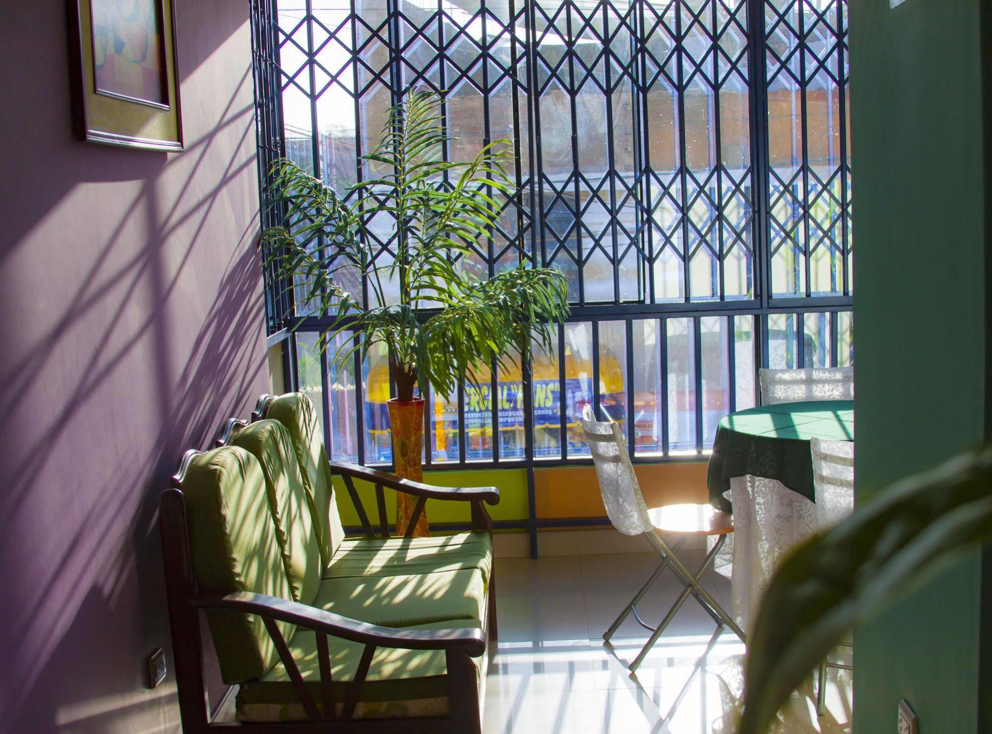 Hotel Savoy Ика Екстериор снимка
