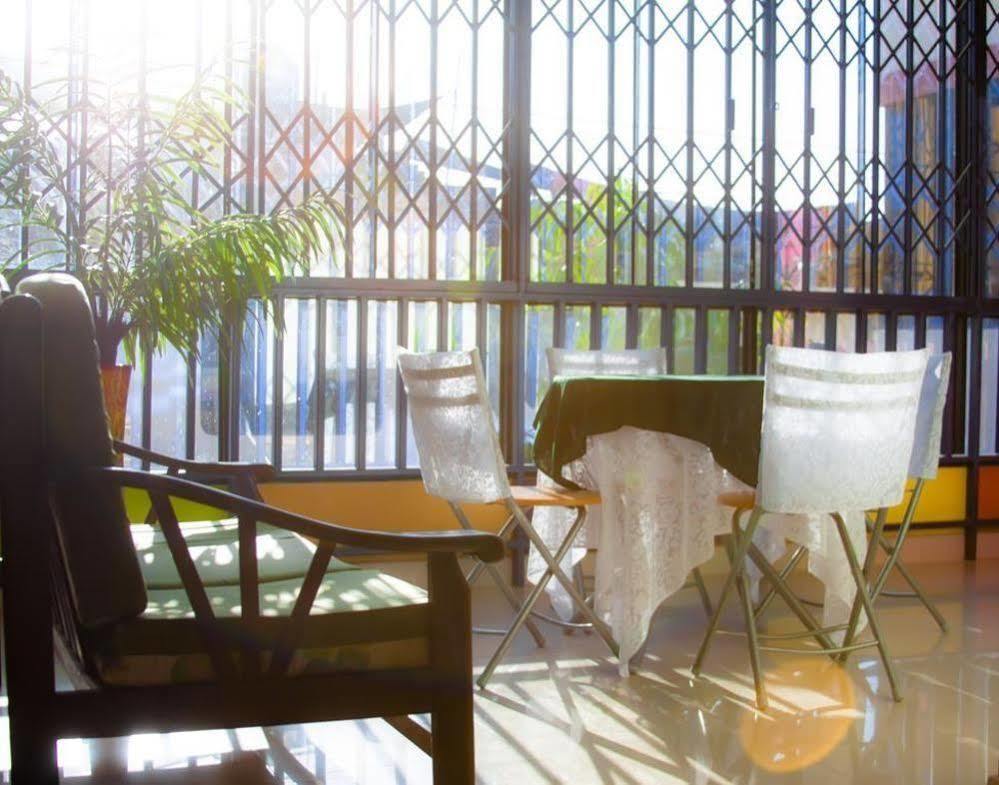 Hotel Savoy Ика Екстериор снимка