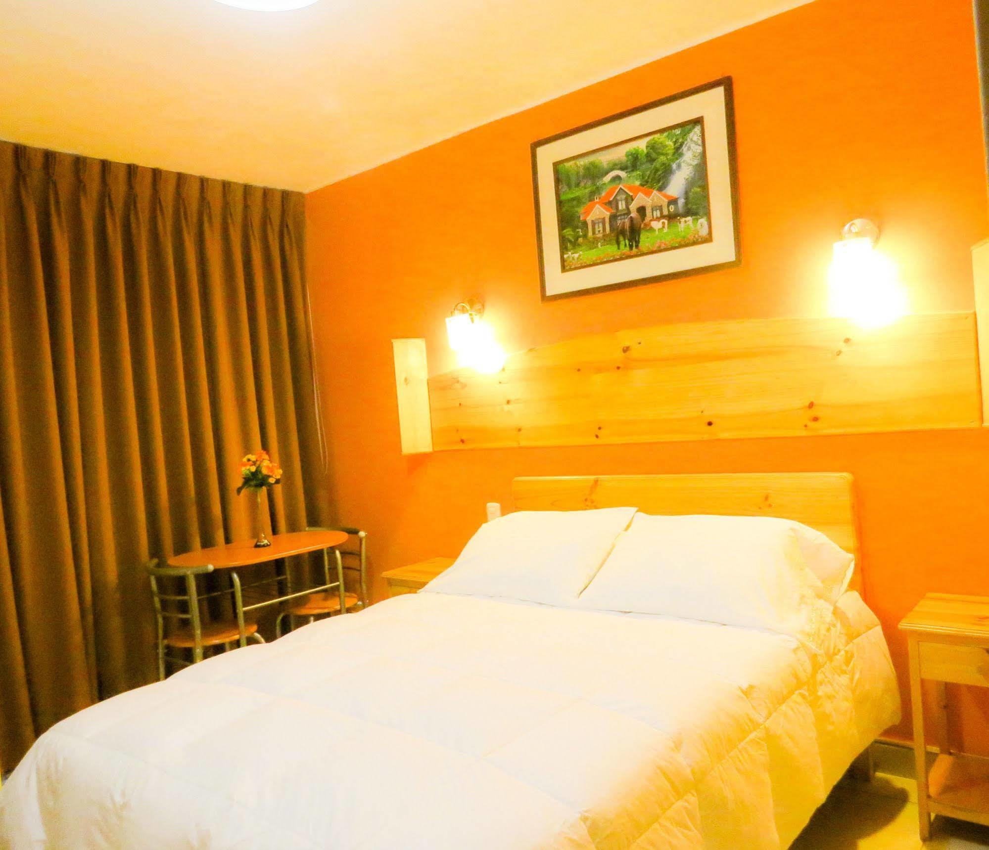 Hotel Savoy Ика Екстериор снимка