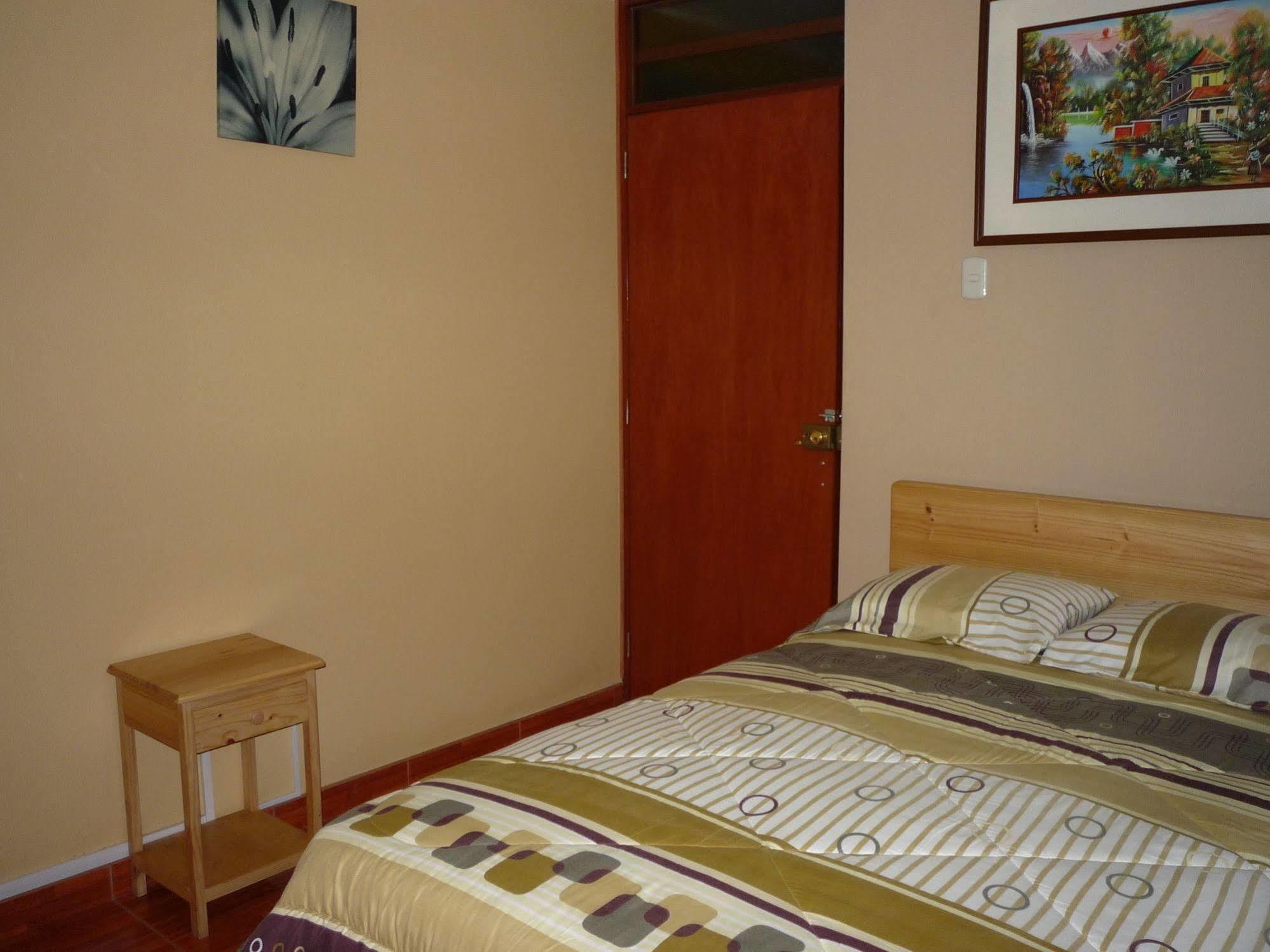 Hotel Savoy Ика Екстериор снимка