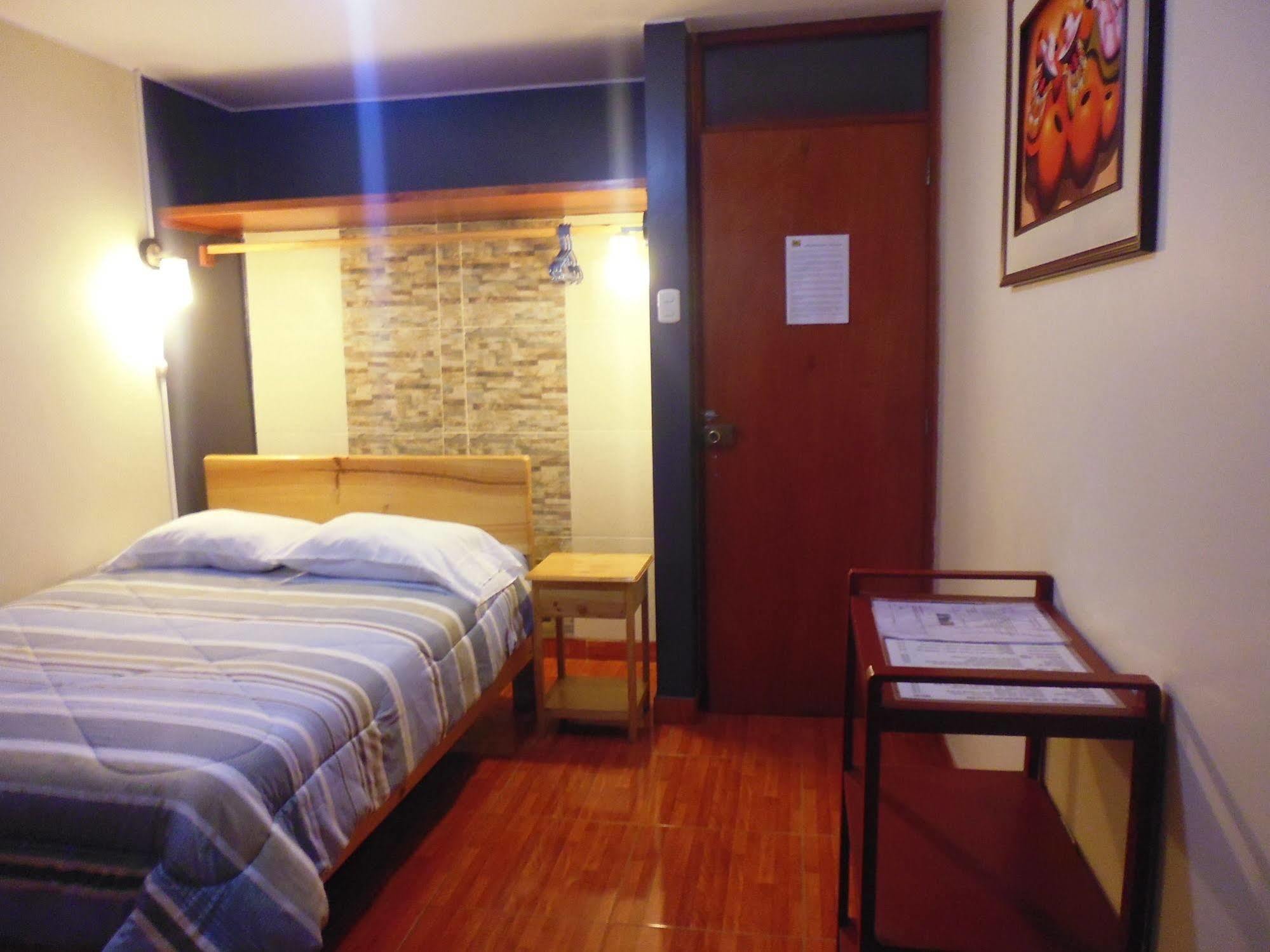 Hotel Savoy Ика Екстериор снимка