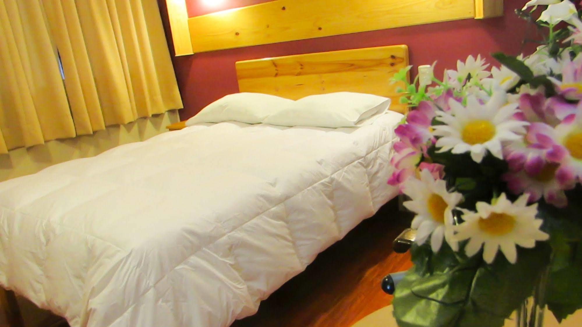 Hotel Savoy Ика Екстериор снимка